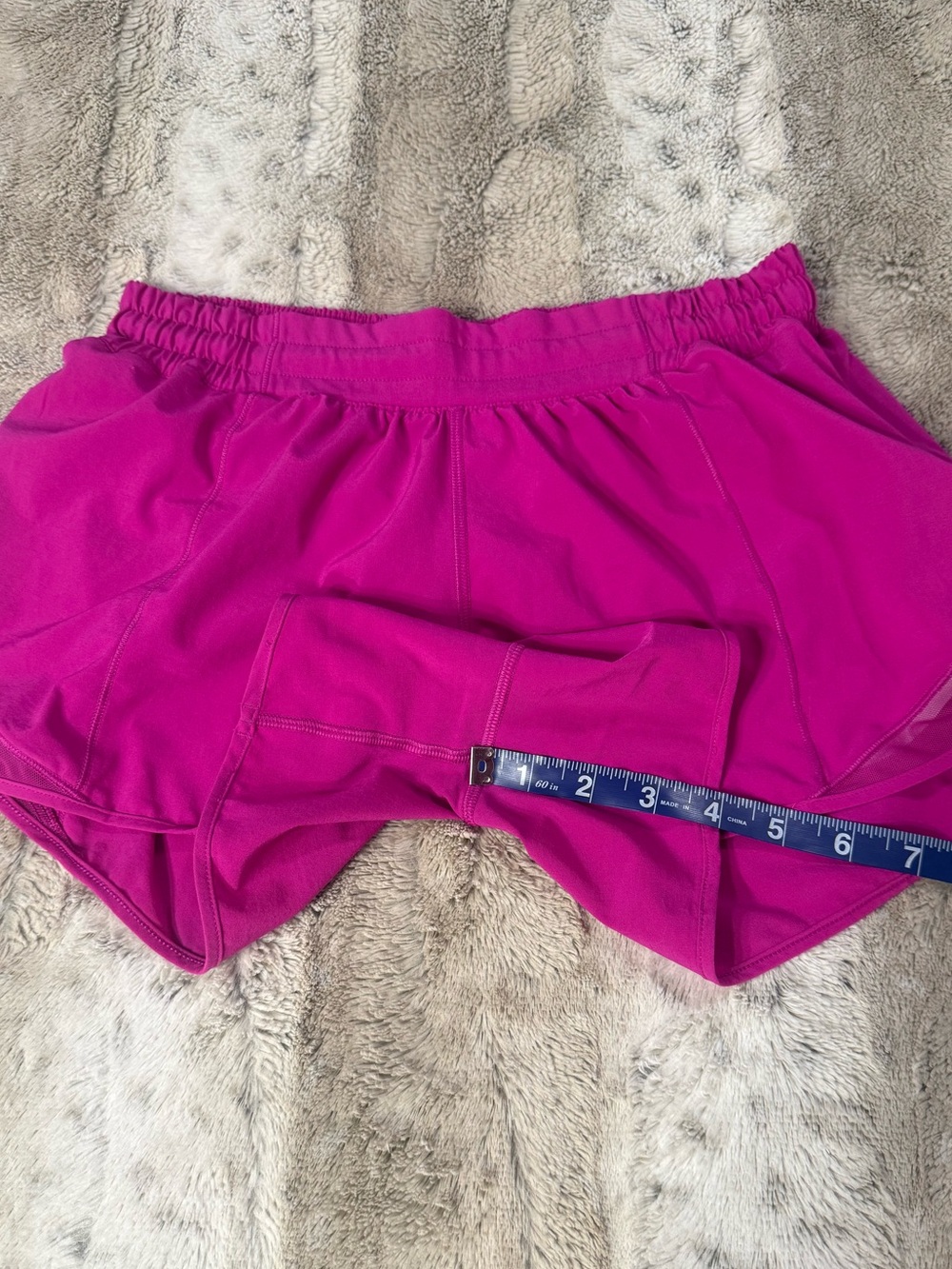 Lululemon Hotty Hot Short II "Long 4" in 
Ripened Raspberry Size 6 - Picture 12 of 16